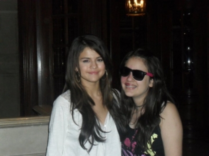 normal_mZyMS - 31 January - Meeting fans at Ritz Hotel in Chile