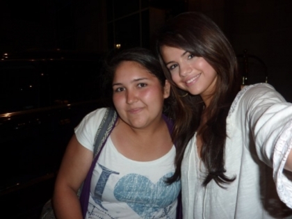 normal_ShRmm - 31 January - Meeting fans at Ritz Hotel in Chile