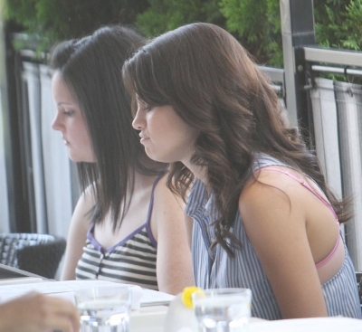 normal_99724_Preppie_Selena_Gomez_at_a_restaurant_in_Toronto_3_122_132lo - August 23rd - At a restaurant in Toronto