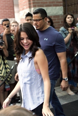 normal_65809_Preppie_Selena_Gomez_leaving_her_hotel_in_Toronto_6_122_135lo (1) - August 24rth - Arriving to the studio of KiSS 92 5 in Toronto