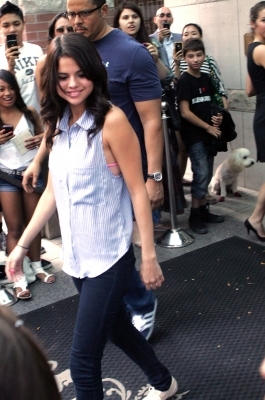 normal_66541_Preppie_Selena_Gomez_leaving_her_hotel_in_Toronto_4_122_39lo - August 24rth - Arriving to the studio of KiSS 92 5 in Toronto