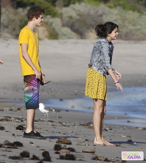 011%7E83 - 17 02 2012 Selena and Justin on the beach in Malibu California