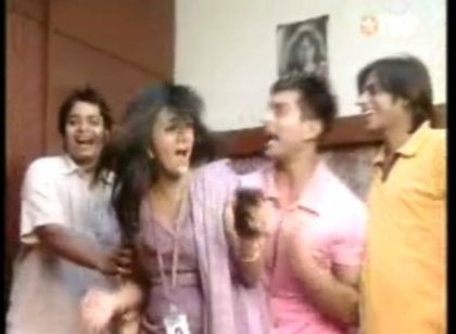 42 - DILL MILL GAYYE Karan Make Bakra Of Shilpa - KaSh Scene Caps