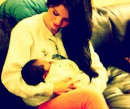 426343_328937377150930_100001040118767_1032065_1364998693_n_thumb - 0 Selena and Baby