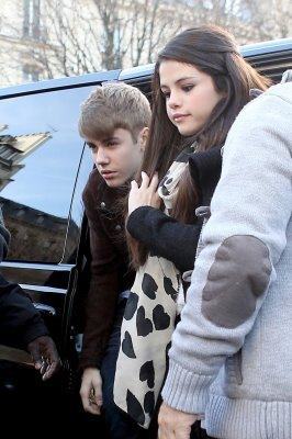 377885_255439984503588_131253833588871_662203_1353803120_n - Shopping with Justin Bieber in Louis Vuitton Paris