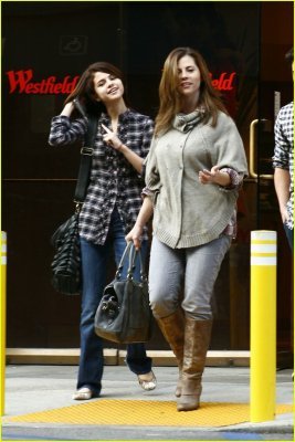 normal_07 - At Westfield Mall In Los Angeles - October 30