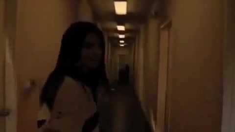 Selena Gomez - Falling Down - Behind The Scene. (HD) 045 - Selena Gomez - Falling Down - Behind The Scene