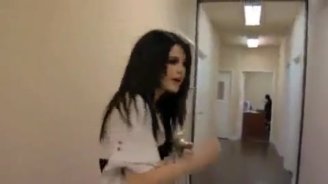 Selena Gomez - Falling Down - Behind The Scene. (HD) 093 - Selena Gomez - Falling Down - Behind The Scene
