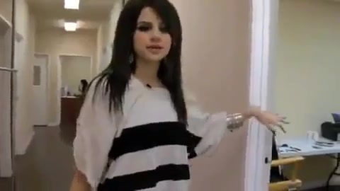 Selena Gomez - Falling Down - Behind The Scene. (HD) 101 Selena Gomez - Falling Down - Behind The Scene. (HD) 101