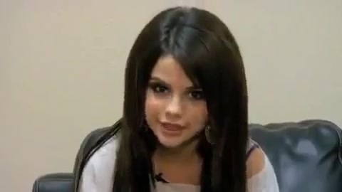 Selena Gomez - Falling Down - Behind The Scene. (HD) 184