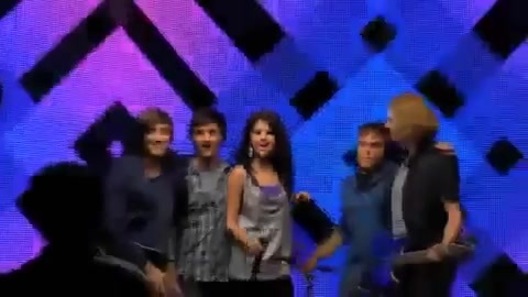 Selena Gomez - Falling Down - Behind The Scene. (HD) 191