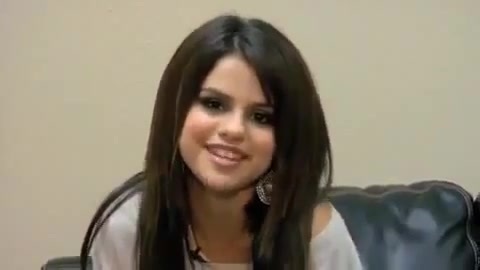 Selena Gomez - Falling Down - Behind The Scene. (HD) 204
