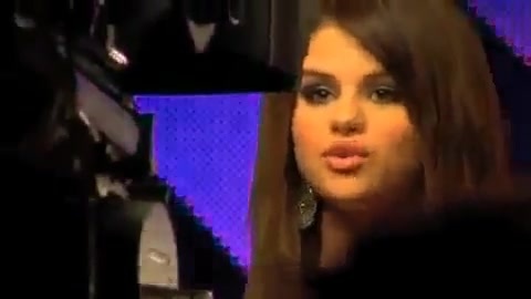 Selena Gomez - Falling Down - Behind The Scene. (HD) 243