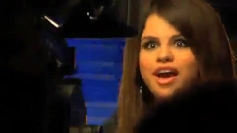 Selena Gomez - Falling Down - Behind The Scene. (HD) 247