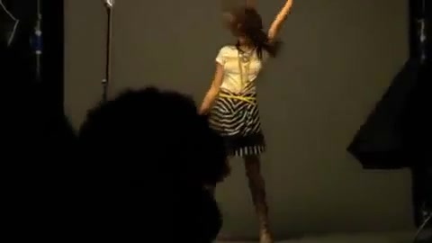 Selena Gomez - Falling Down - Behind The Scene. (HD) 265