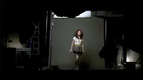 Selena Gomez - Falling Down - Behind The Scene. (HD) 275