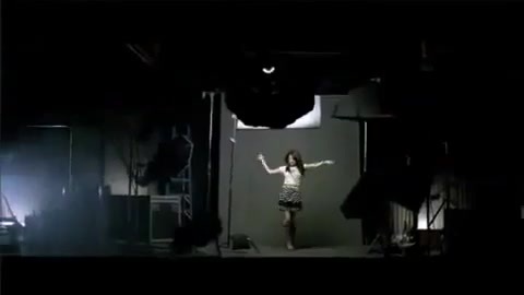 Selena Gomez - Falling Down - Behind The Scene. (HD) 285