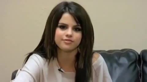 Selena Gomez - Falling Down - Behind The Scene. (HD) 380