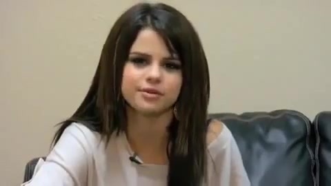 Selena Gomez - Falling Down - Behind The Scene. (HD) 382