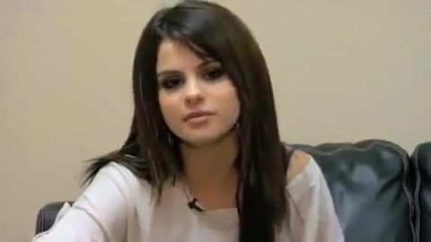 Selena Gomez - Falling Down - Behind The Scene. (HD) 406