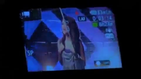 Selena Gomez - Falling Down - Behind The Scene. (HD) 440