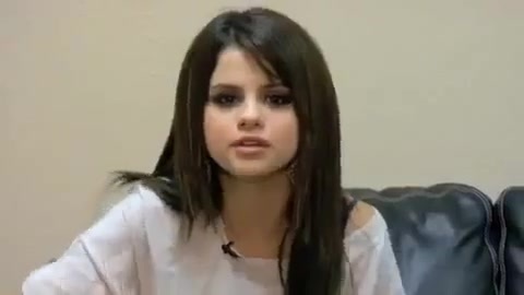 Selena Gomez - Falling Down - Behind The Scene. (HD) 448
