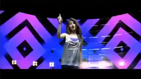Selena Gomez - Falling Down - Behind The Scene. (HD) 465