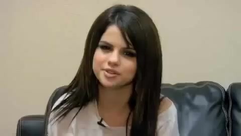 Selena Gomez - Falling Down - Behind The Scene. (HD) 469