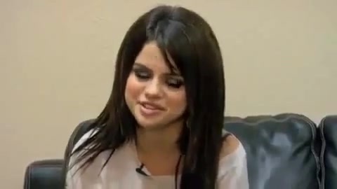 Selena Gomez - Falling Down - Behind The Scene. (HD) 474