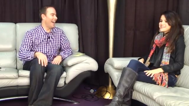 Selena Gomez interview in the Backstage of Jingle Ball 2011 016