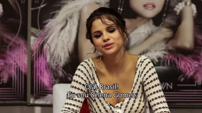 Selena Gomez manda um recado para os fãs brasileiros. 066