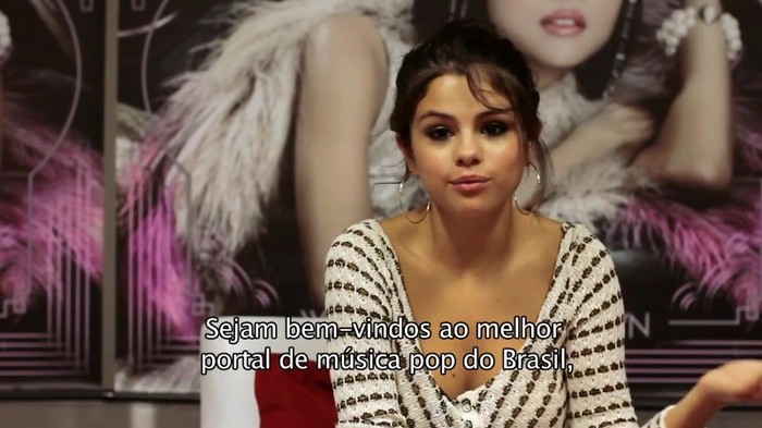 Selena Gomez no POPLine 215