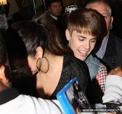 379062_249343368456314_176888139035171_719831_59515345_n - Justin Bieber y Selena Gomez en Londres