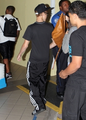 normal_017~4 - September 17th- At LAX with Justin Bieber