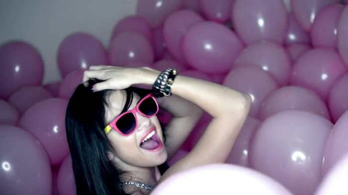 Selena Gomez & The Scene - Hit The Lights 362