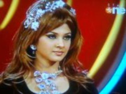 299827_245073615540536_114833878564511_678261_163723905_a - jennifer winget biografie
