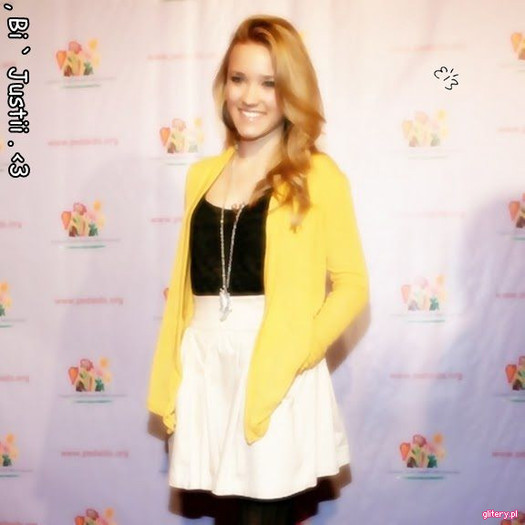 Emily Osment - Proba 6 STOP VOT