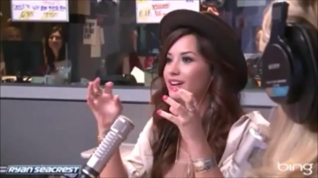 Demi Lovato\'s Interview with Ryan Seacrest -Skyscraper premier [Full] 0504