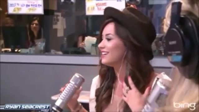 Demi Lovato\'s Interview with Ryan Seacrest -Skyscraper premier [Full] 0512