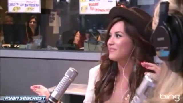 Demi Lovato\'s Interview with Ryan Seacrest -Skyscraper premier [Full] 0521