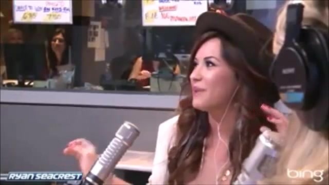 Demi Lovato\'s Interview with Ryan Seacrest -Skyscraper premier [Full] 0522
