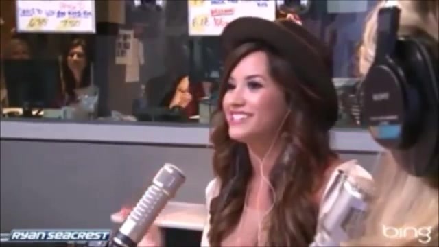 Demi Lovato\'s Interview with Ryan Seacrest -Skyscraper premier [Full] 0524