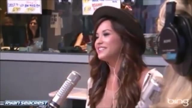 Demi Lovato\'s Interview with Ryan Seacrest -Skyscraper premier [Full] 0525