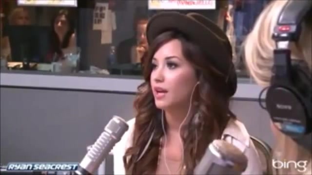 Demi Lovato\'s Interview with Ryan Seacrest -Skyscraper premier [Full]