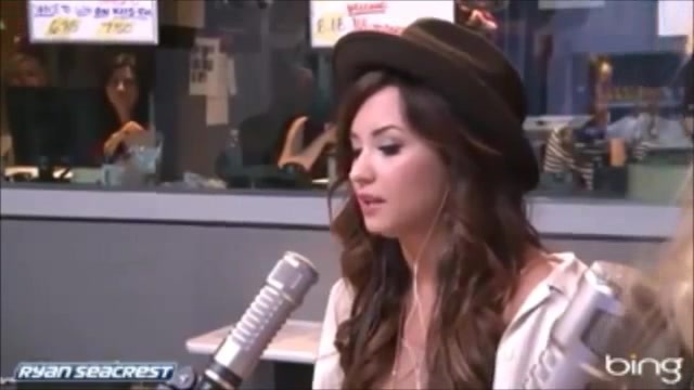 Demi Lovato\'s Interview with Ryan Seacrest -Skyscraper premier [Full] 0210