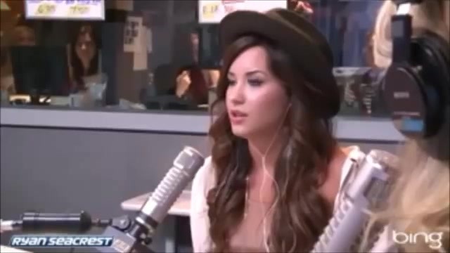 Demi Lovato\'s Interview with Ryan Seacrest -Skyscraper premier [Full] 0603