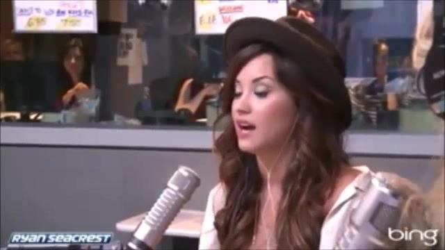 Demi Lovato\'s Interview with Ryan Seacrest -Skyscraper premier [Full] 0221
