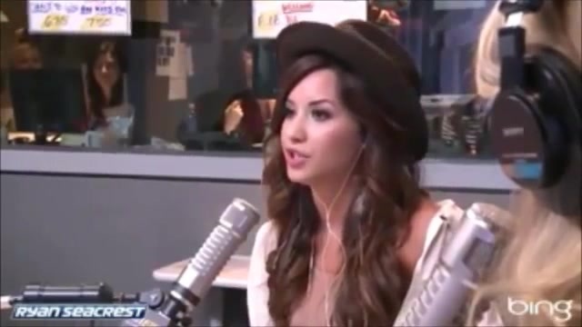 Demi Lovato\'s Interview with Ryan Seacrest -Skyscraper premier [Full] 0612