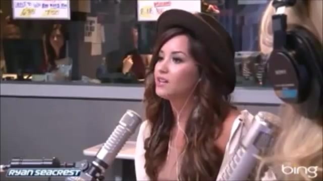 Demi Lovato\'s Interview with Ryan Seacrest -Skyscraper premier [Full] 0614