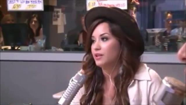 Demi Lovato\'s Interview with Ryan Seacrest -Skyscraper premier [Full] 1055